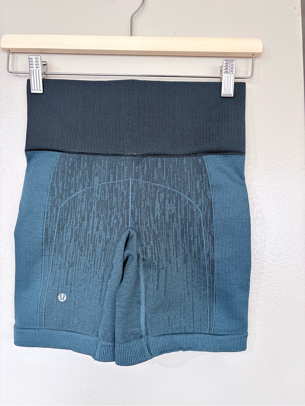 Lululemon Seamless 7" Sculpt Yoga Biker Shorts  SZ 4 Pipe Dream Blue
